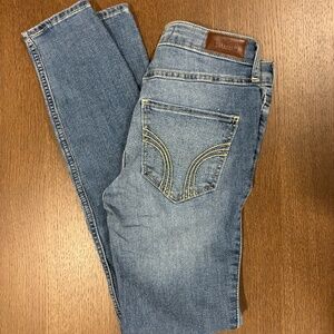 Hollister Mid Rise Super Skinny Jeans Size 3R- w26 L30